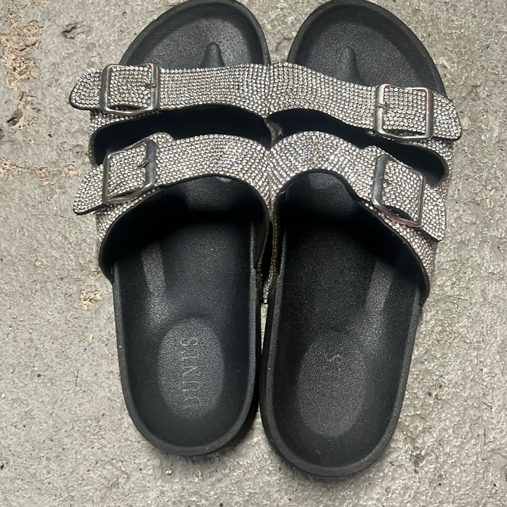 Black sparkling sandals